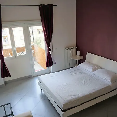 Rhome Away Marconi * Řím